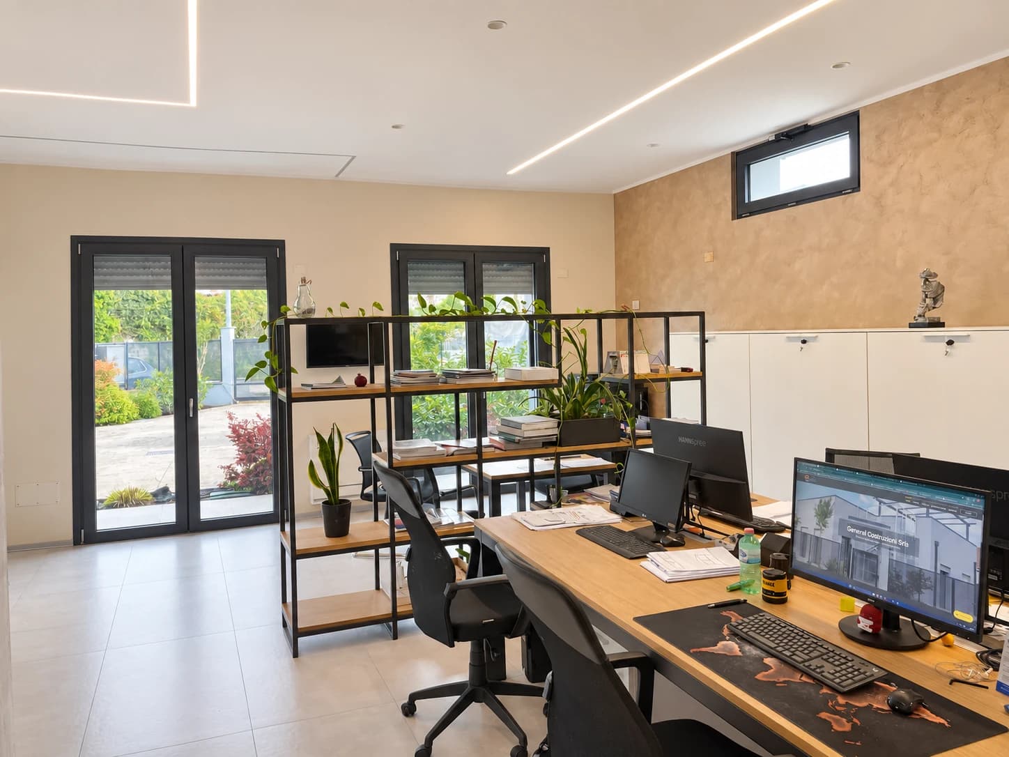Una postazione di lavoro negli uffici di General Costruzioni